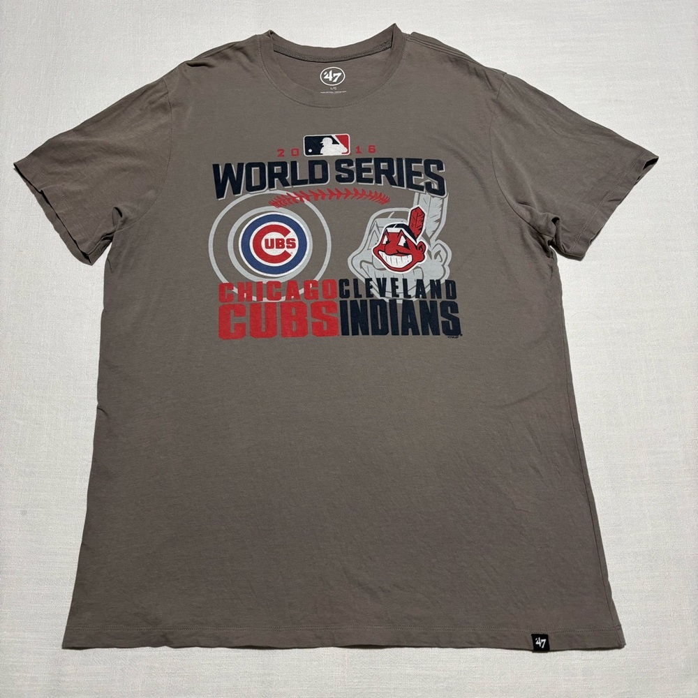 Men’s ‘47 Brand Chicago Cubs vs Cleveland Indians 2016 World Series Tee | Large